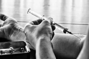 Elle enjeksiyon ilaçları, tehlike kavramı yasadışı uyuşturucular, kendi kendine enjekte etme