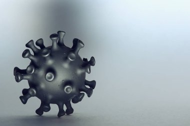 Coronavirus modeli siyah arkaplanda izole edilmiş, mikro virüs fotoğrafı
