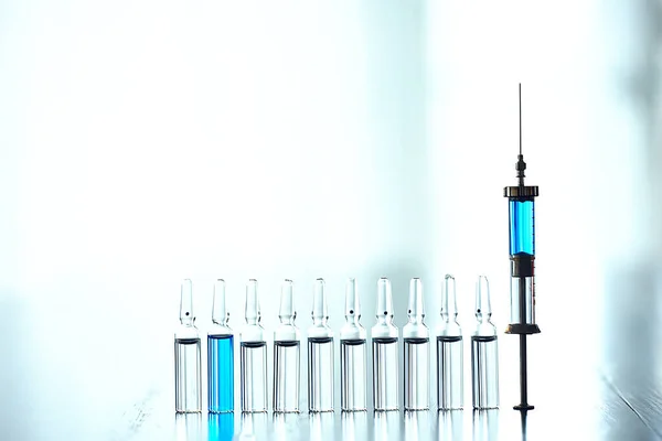 注射器の抽象医学的背景ワクチン注射ウイルス対策 — ストック写真