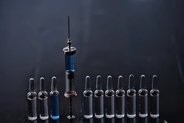 注射器の抽象医学的背景ワクチン注射ウイルス対策 — ストック写真