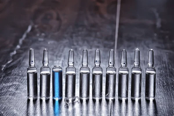 Hastane covid-19 virüs konseptinde tıbbi ekipman soyut arka plan