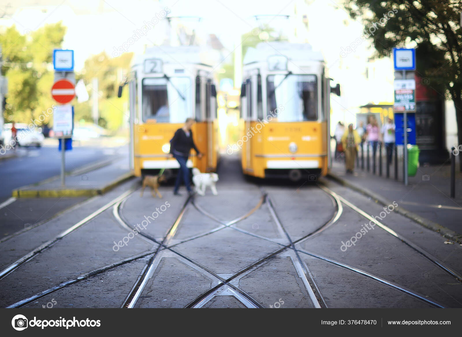电车城市景观模糊的背景传统的欧洲城市景观生活方式 图库照片 C Xload 电车城市景观模糊的背景传统的欧洲城市景观生活方式 图库照片 C Xload