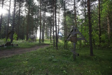 Rusya, Onega Gölü 'ndeki Murom Manastırı. Yazın kilise ve manzara inşa ediyor.