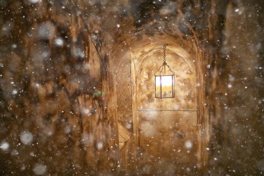 Soyut manzara noel arkaplanı dekore edilmiş şehir sokağı kentsel geçmişi yeni yıl