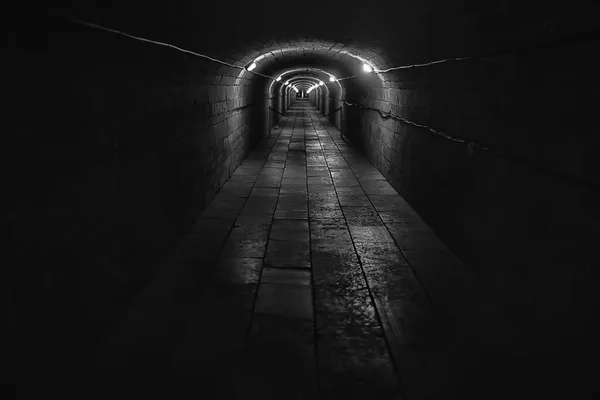 Widok Tunel Zamkowy Ponura Perspektywa Przejścia Podziemnego Stary Zamek Europejski — Zdjęcie stockowe