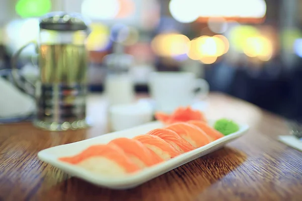 Sushi Salmón Café Interior Asiático Comida Tradicional Mariscos Japón —  Fotos de Stock