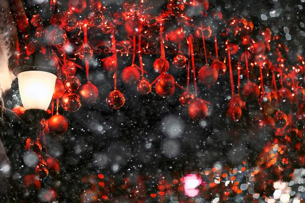 Fundo Decoração Vermelho Natal Bolas Noite Fora Livre Feriado — Fotografia de Stock
