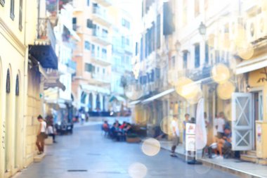 kentsel arka plan bulanık, yaz güneşi soyut olarak Avrupa 'da aktif tatil