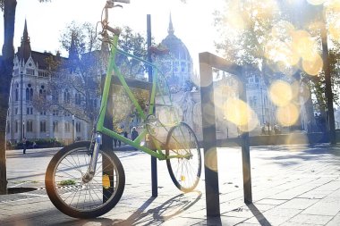 kentsel arka plan bulanık, yaz güneşi soyut olarak Avrupa 'da aktif tatil