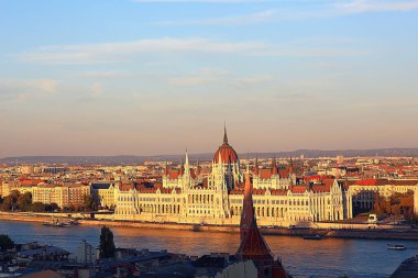 Budapeşte parlamentosu manzarası, Avrupa 'daki Macaristan başkenti turist manzarası, mimari manzarası