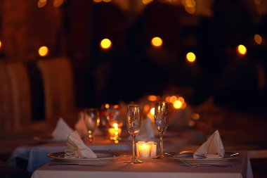 Romantik yemek masası dekorasyonu, soyut bar masa yemeği ve şarap geçmişi.