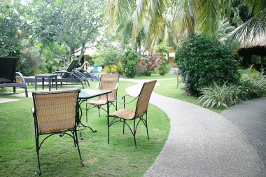 Avrupa Coronavirus 'u karantinaya almayan boş bir yaz kafesi