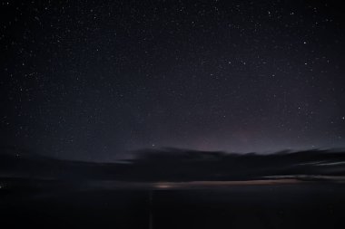 Gece gökyüzü manzarası, soyut görünüm yaz gecesi konsepti doğa alanı
