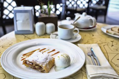 Soyut arka plan, restoran konsepti bulanık arka plan yemek çatalı, bıçak, çatal bıçak, masa takımı