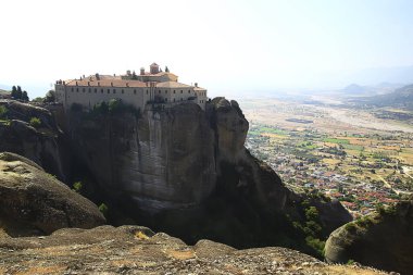 Meteora Yunan manastırı, dağlardaki ortodoks manastırı, Hristiyanlık, inanç manzarası.