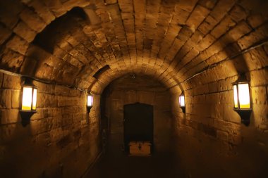 Bir evde soyut klasik fener, aydınlatma konsepti, tarihi mimari ışık arka planı