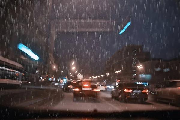 Vehículos Tráfico Urbano Lluvia Vista Nocturna Ciudad Flujo Tráfico Luces —  Fotos de Stock