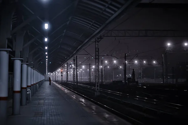 Järnvägsspår Natt Landskap Järnvägsstationen Dimma Höst — Stockfoto