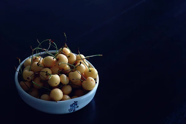 Yellow Cherries Plate Summer Vitamins Berries Cherries Dessert — Stock Photo, Image