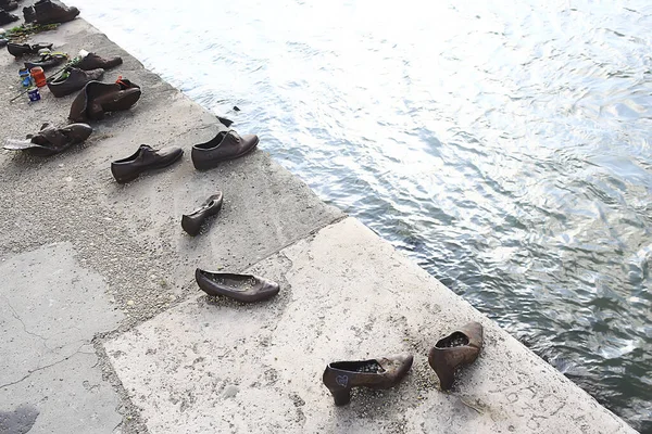 Monument Jøderne Budapest Jernstøvler Donau Dæmningen - Stock-foto