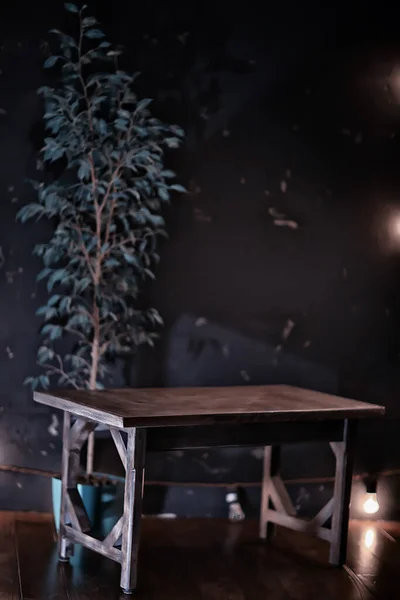 家具コーヒーテーブルロフト家の中のヴィンテージインテリア — ストック写真