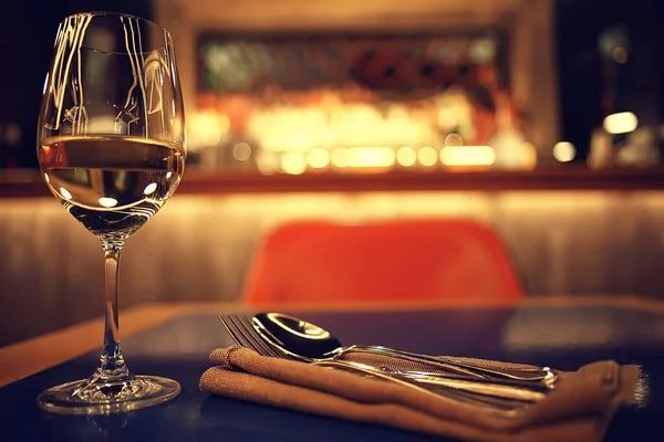 抽象的背景 レストランのコンセプトぼやけた背景夜のフードフォーク ナイフ テーブルセッティング — ストック写真