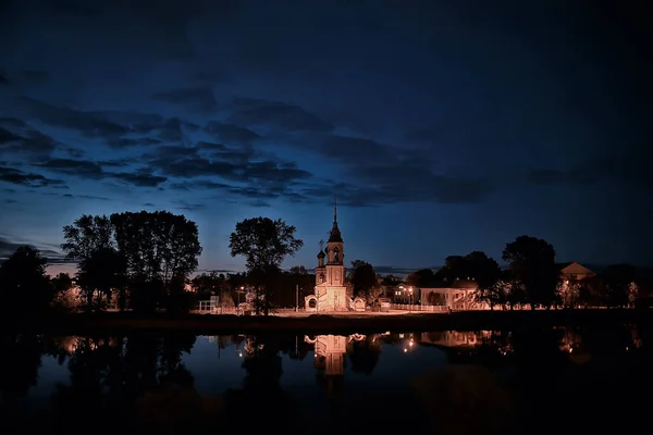 Nachtelijke Landschapskerk Buurt Van Russische Rivier Abstracte Historische Landschapsarchitectuur Christendom — Stockfoto
