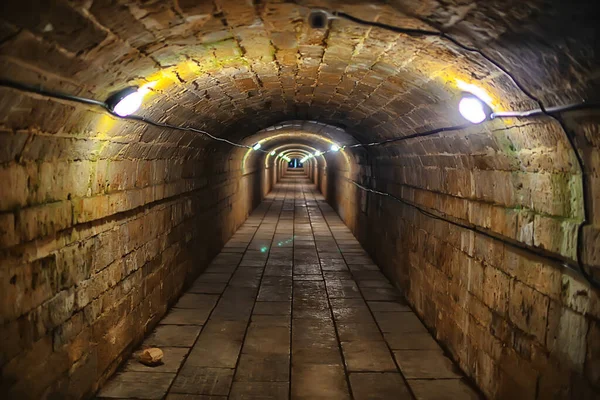 Slott Tunnel Dyster Underjordisk Passage Perspektiv Gamla Europeiska Slott Abstrakt — Stockfoto