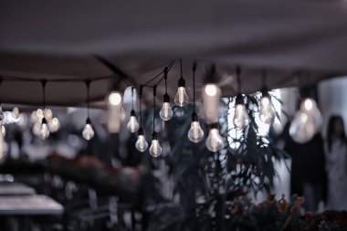 Alışveriş merkezi ışıklandırma manzarası, çelenk lambaları, ışık tasarımı