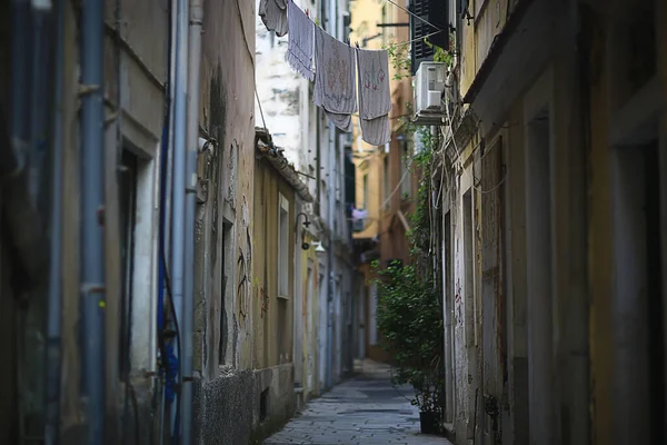 Wäsche Wird Einer Engen Straße Italiens Getrocknet Italienischer Lebensstil — Stockfoto