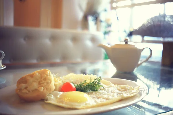 Śniadanie Kawiarni Wewnętrzny Hotel Rano Żywności Czajniczek Filiżanki Serwujące Restauracja — Zdjęcie stockowe