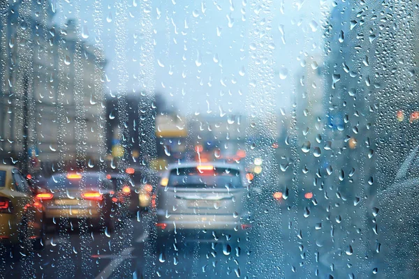 Vehículos Tráfico Urbano Lluvia Vista Nocturna Ciudad Flujo Tráfico Luces —  Fotos de Stock