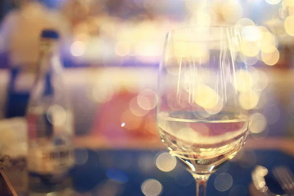 Serata Ristorante Sfondo Astratto Sfocato Bokeh Concetto Alcol Bicchieri Vino — Foto Stock