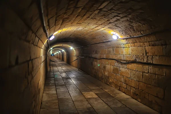 Visão Túnel Castelo Perspectiva Passagem Subterrânea Sombria Castelo Europeu Velho — Fotografia de Stock