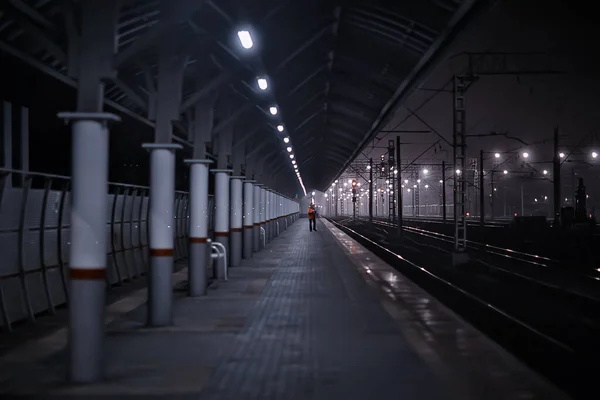 Vías Férreas Paisaje Nocturno Estación Tren Niebla Otoño — Foto de Stock