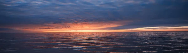 Abstraktní Západ Slunce Jezeře Krajina Vody Oblohy Rozmazaný Pohled Svoboda — Stock fotografie