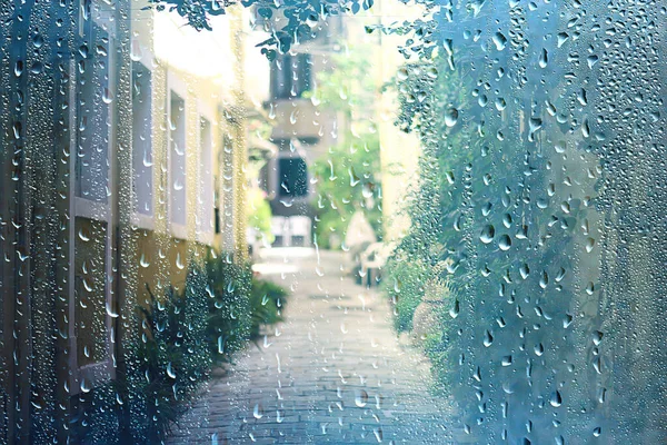 ヨーロッパの都市の風景雨の天気 抽象的な風景背景秋のヨーロッパの旧市街観光 — ストック写真