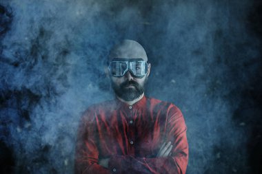 Geçmiş stres adamı, sakallı adam, üzgün olan.