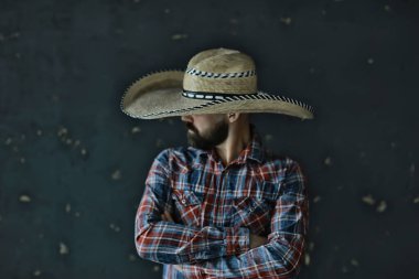 Sert kovboy şapkalı, saman, nostaljik, eski tarz, kızgın adam vahşi batı batı.