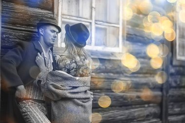 Aşk köyündeki klasik çift siyah-beyaz Fransız retro erkek ve kadın