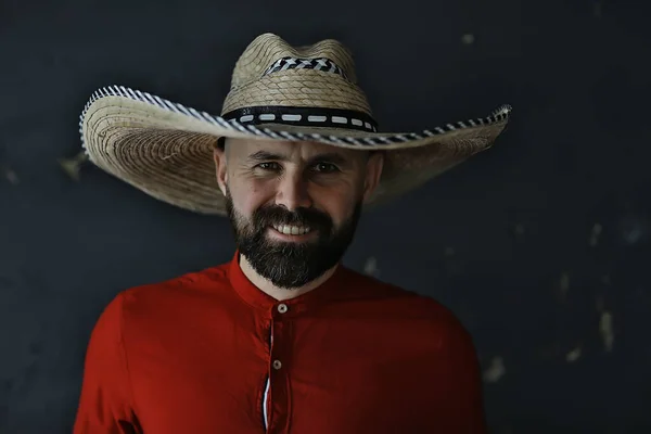 Glada Man Skägg Sambrero Stil Mexico Karneval Hipster Resor — Stockfoto