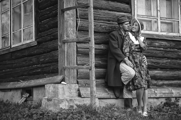 Vintage Casal Amor Aldeia Preto Branco Francês Retro Estilo Homem — Fotografia de Stock