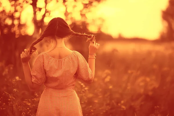 Trecce Vista Dal Retro Giovane Ragazza Adulta Stile Rustico Felicità — Foto Stock