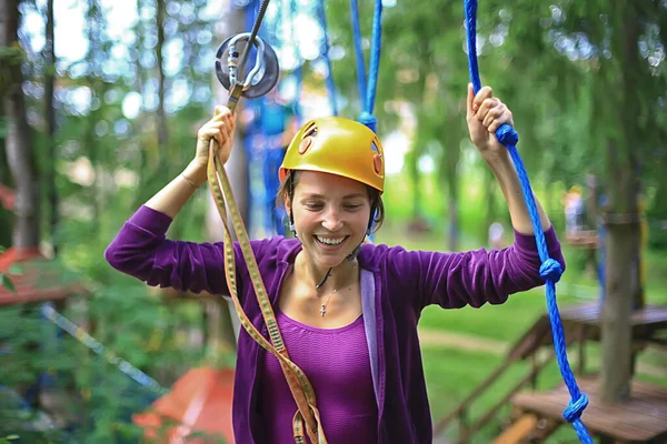 Seilpark Team Spaß Extreme Outdoor Aktivität Teambuilding Attraktion — Stockfoto