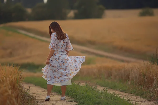 Ragazza Vestito Estivo Danza Filatura Vestito Stile Francese Umore Felicità — Foto Stock