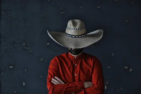 Πρύμνη Καουμπόη Καπέλο Γείσο Άχυρο Ρετρό Vintage Στυλ Θυμωμένος Άνθρωπος — Φωτογραφία Αρχείου