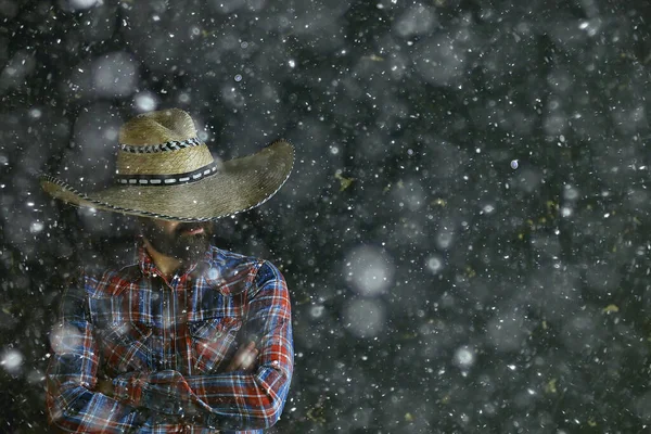 Muž Sombrero Klobouk Okrajem Mexický Styl Latinská Amerika Sníh Zima — Stock fotografie