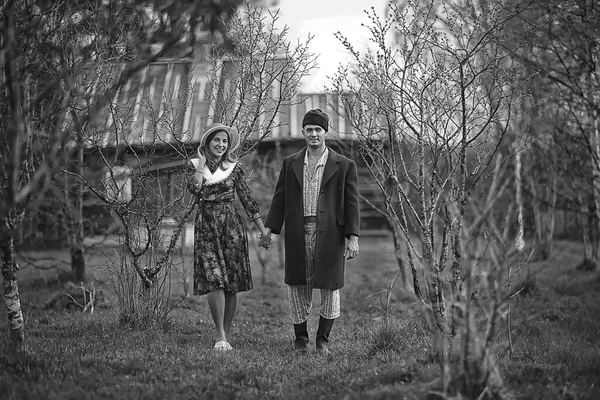 Vintage Casal Amor Aldeia Preto Branco Francês Retro Estilo Homem — Fotografia de Stock