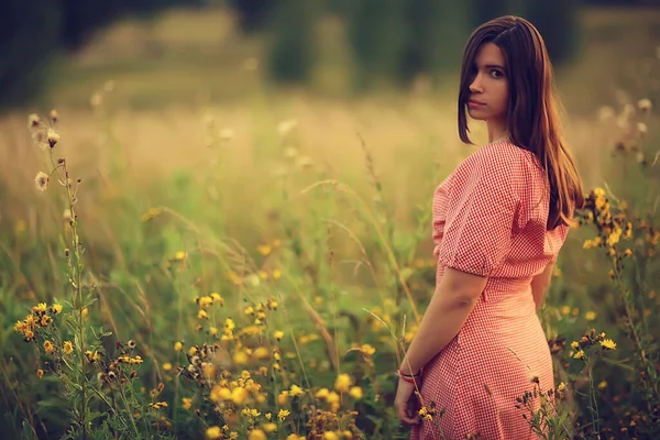 Young Brunette Summer Long Hair Field Happy Person Health Beauty — Stock Photo, Image