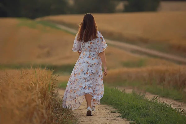 Woman Walks Wheat Field Summer View Back Face Leaves Separation — Stock Photo, Image